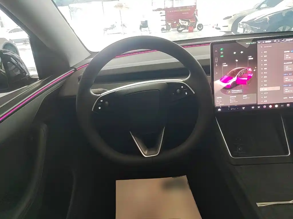 Tesla Model Y — миниатюра 11