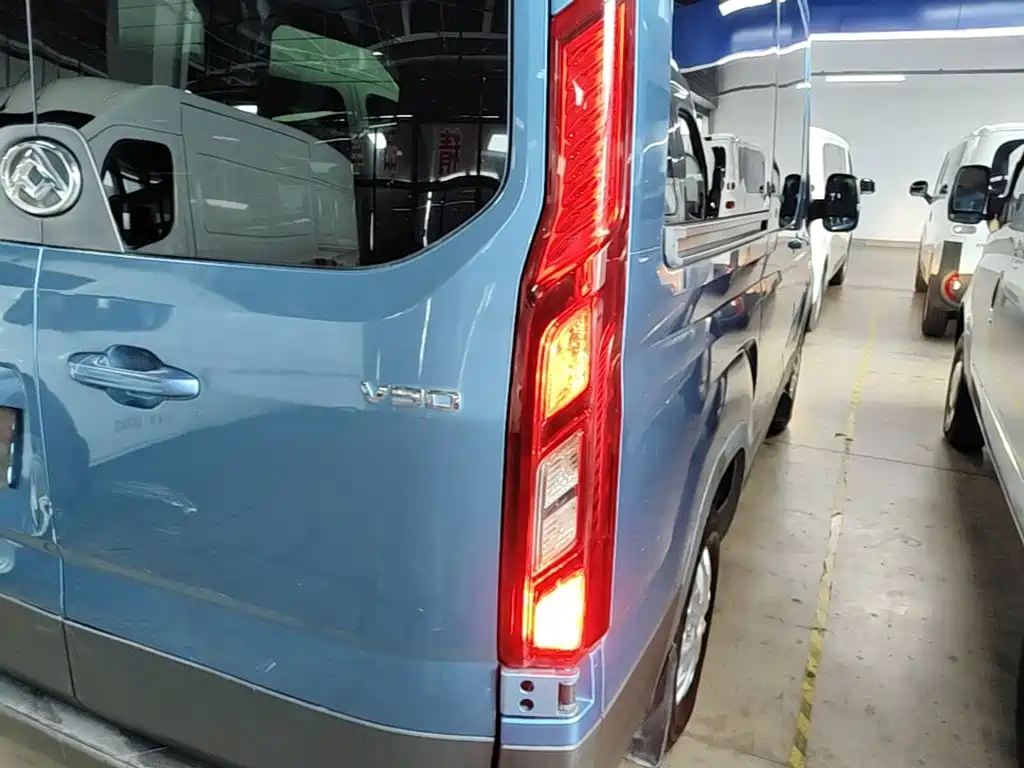 Maxus V90 — миниатюра 8