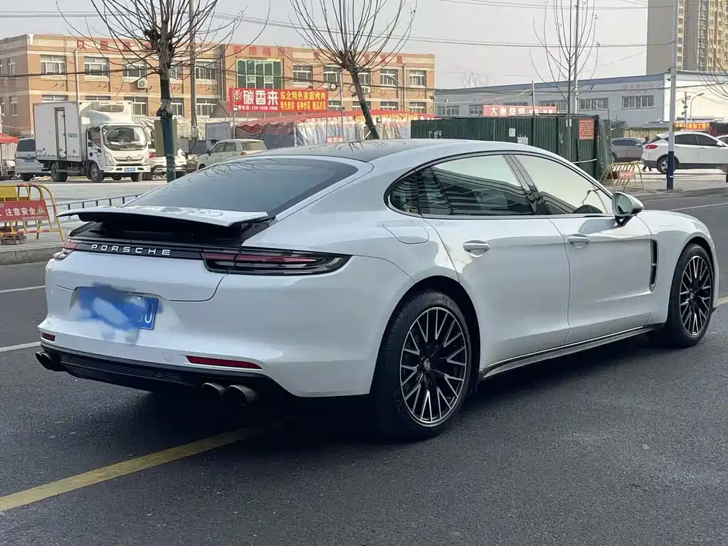 PORSCHE PANAMERA