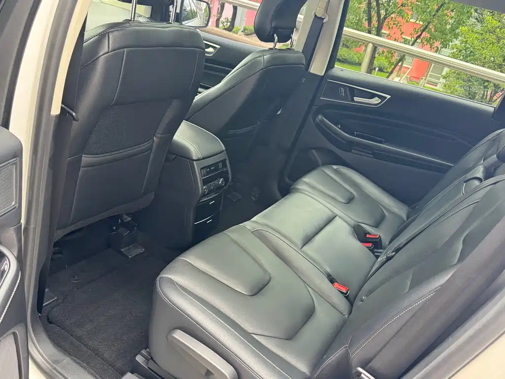 Ford Edge — миниатюра 9