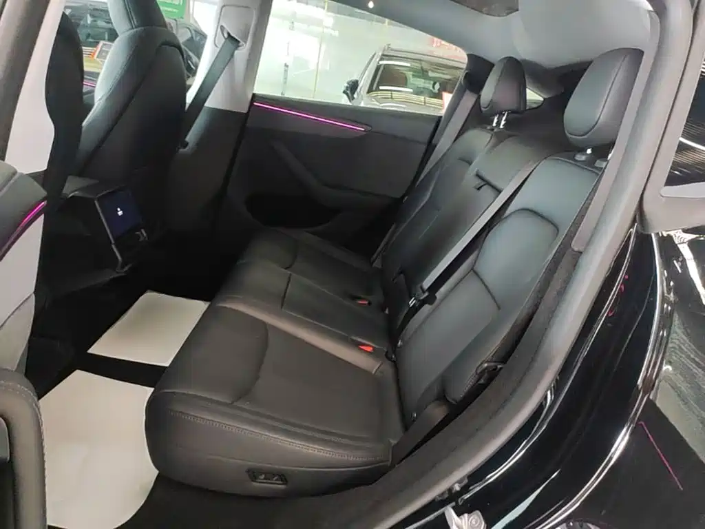 Tesla Model Y — миниатюра 17