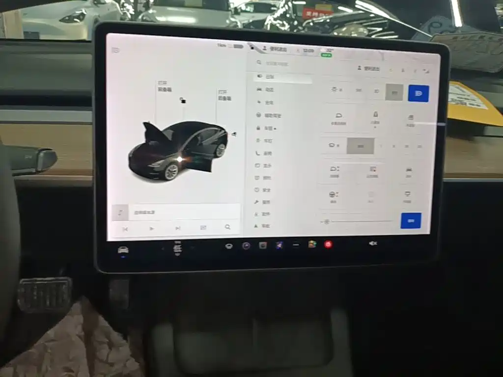 Tesla Model 3 — миниатюра 13