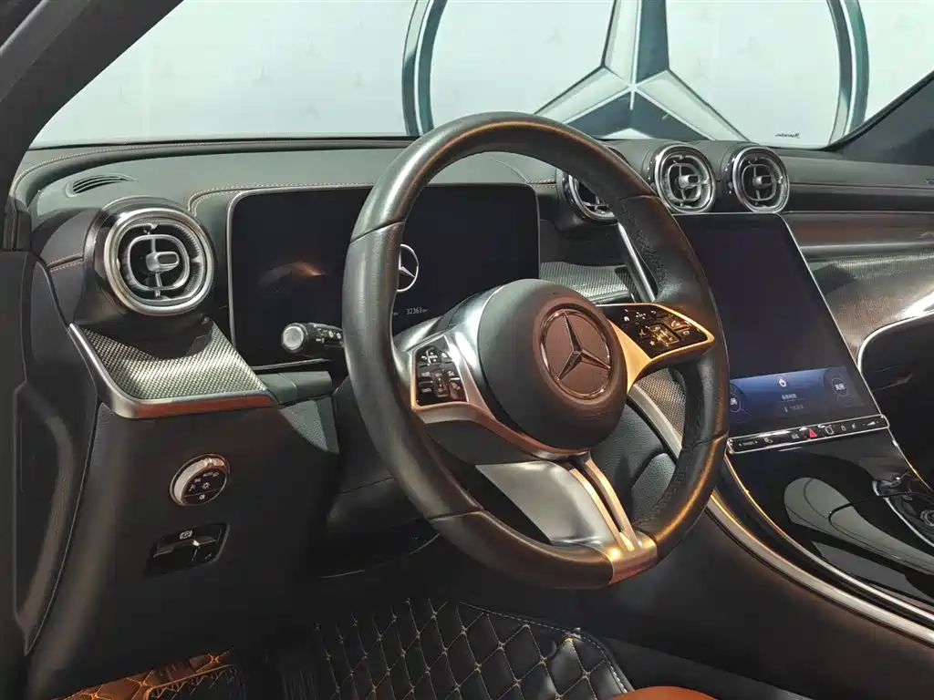Mercedes-Benz GLC 2023 GLC 260 L 4MATIC 5 мест