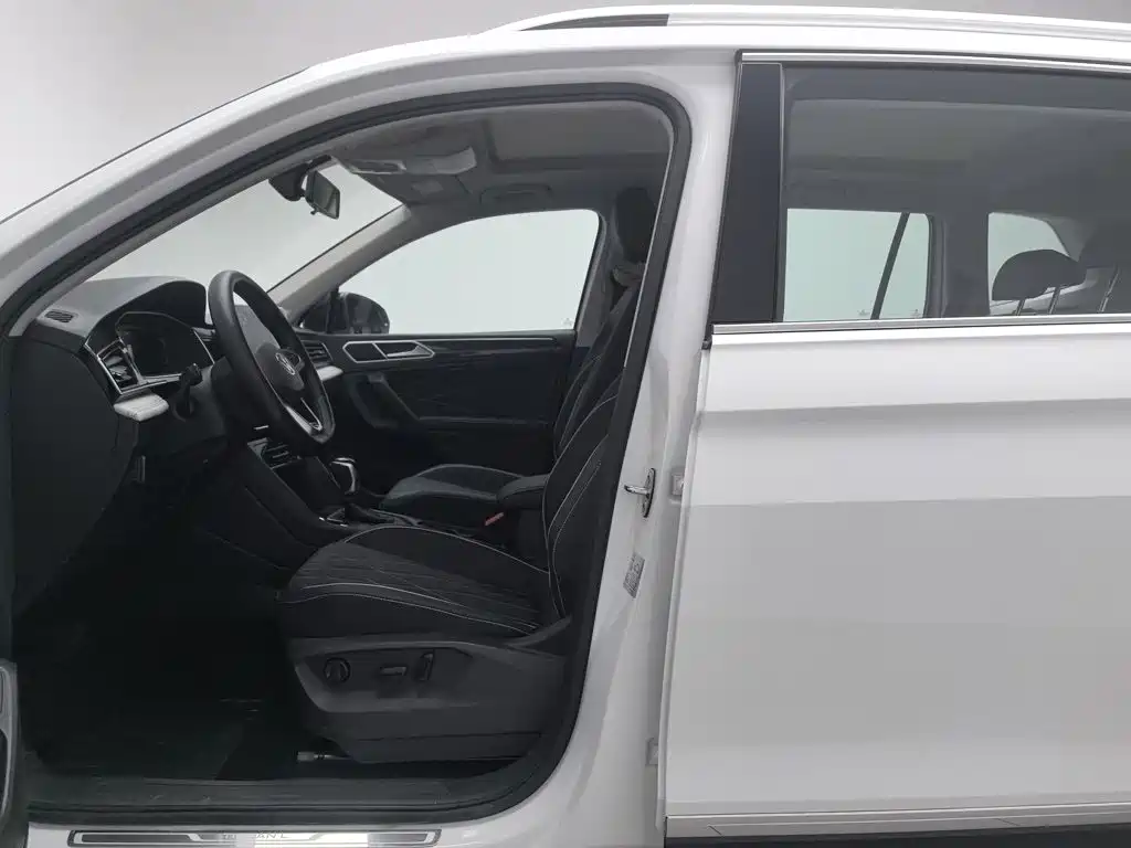 Volkswagen Tiguan L — миниатюра 10