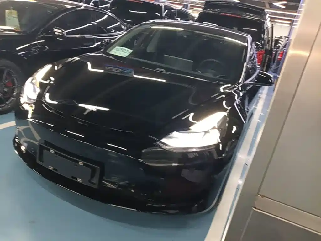 Tesla Model 3 — миниатюра 2