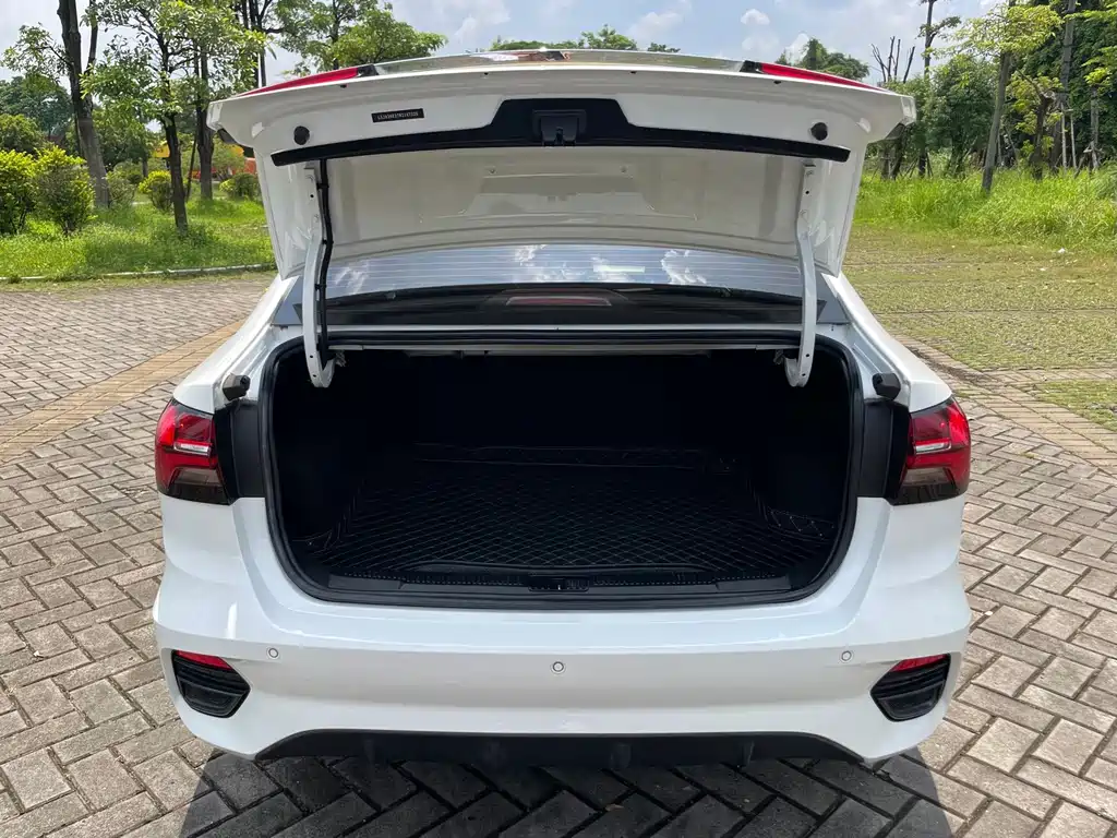 Roewe i5 — миниатюра 20