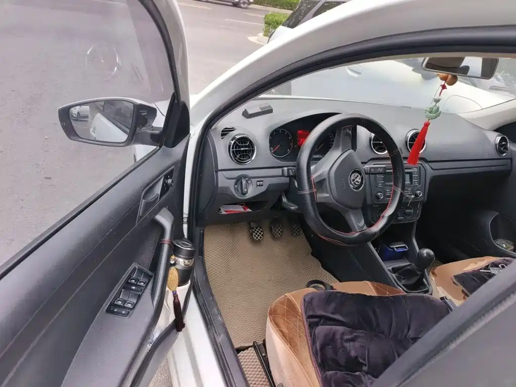 Volkswagen Jetta — миниатюра 12