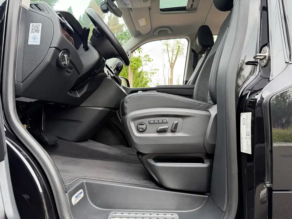Volkswagen Multivan — миниатюра 16