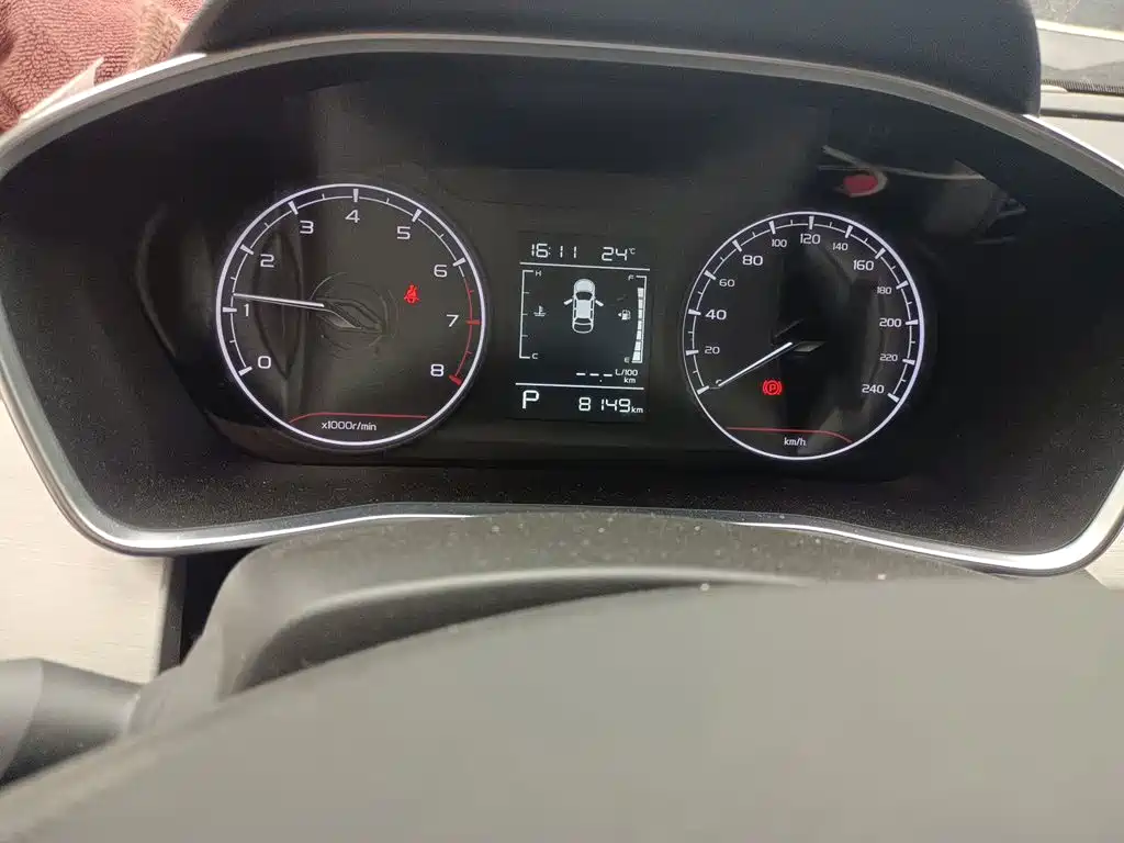 Geely Binyue — миниатюра 8