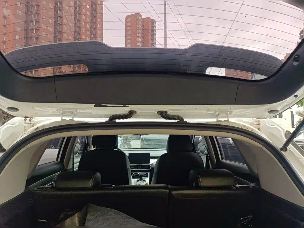 Geely Binyue — миниатюра 15