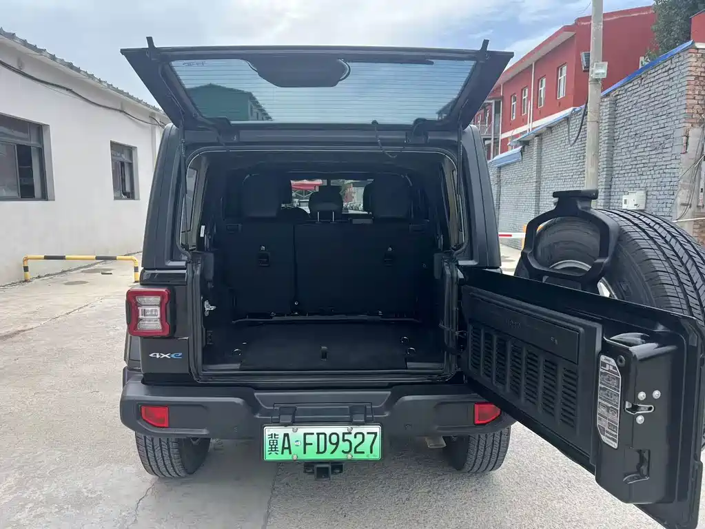 Jeep Wrangler PHEV — миниатюра 10