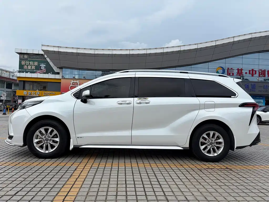 Toyota Granvia — миниатюра 5