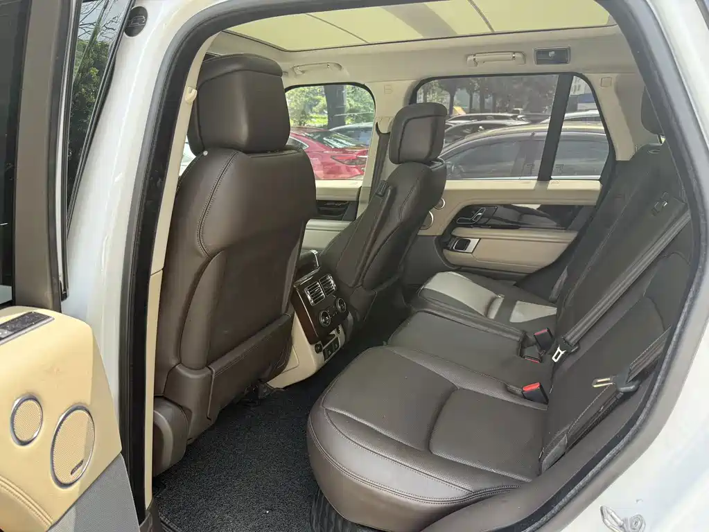 Land Rover Range Rover — миниатюра 7