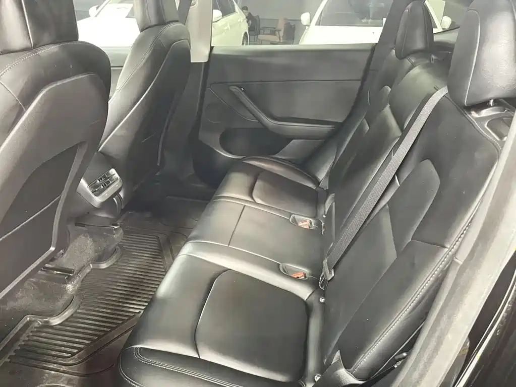 Tesla Model Y - фото 7