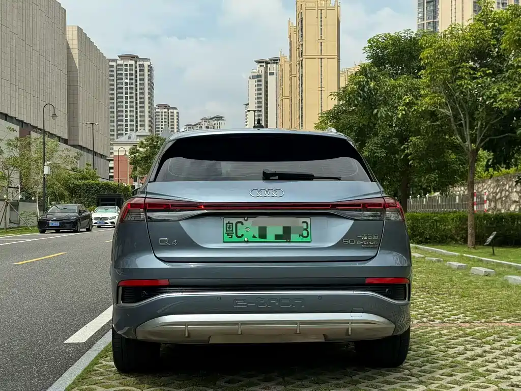 Audi Q4 e-tron — миниатюра 8