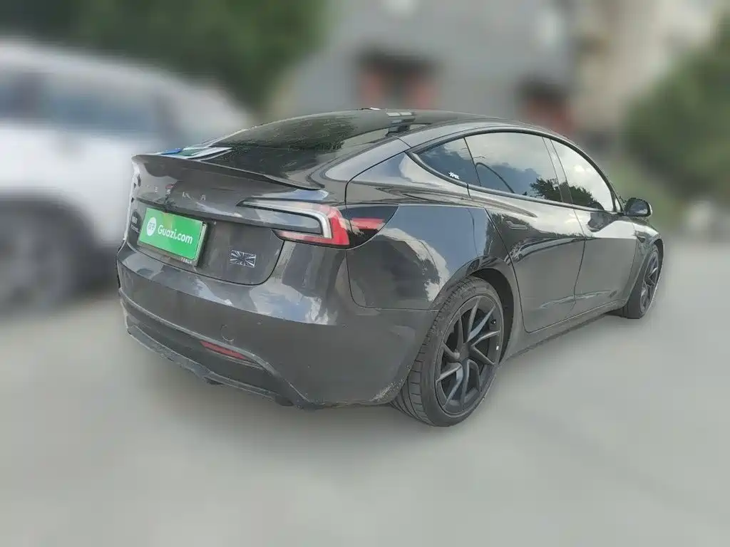 Tesla Model 3 — миниатюра 4