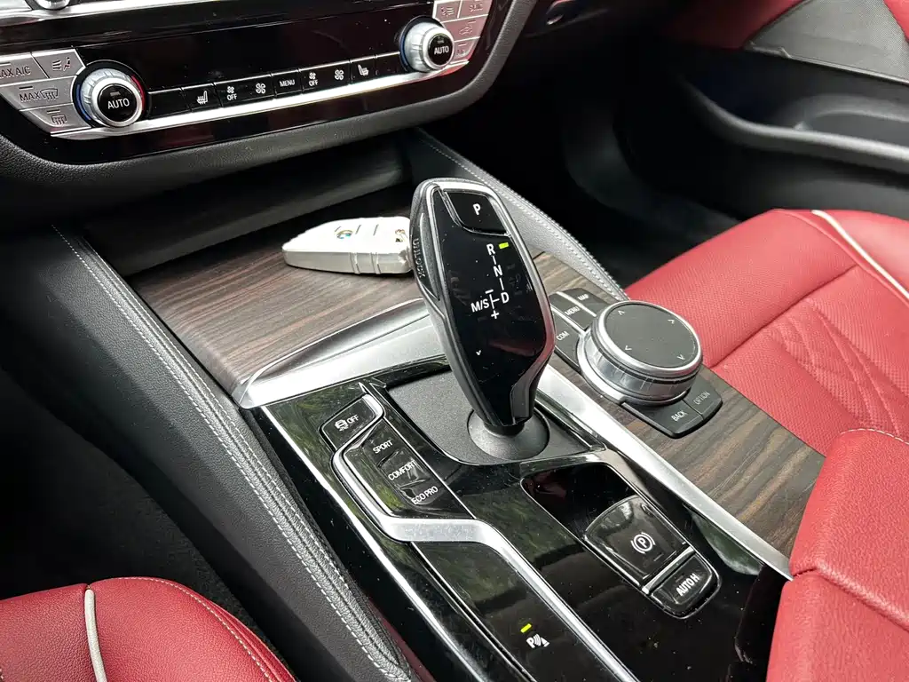 BMW 5 Series — миниатюра 16