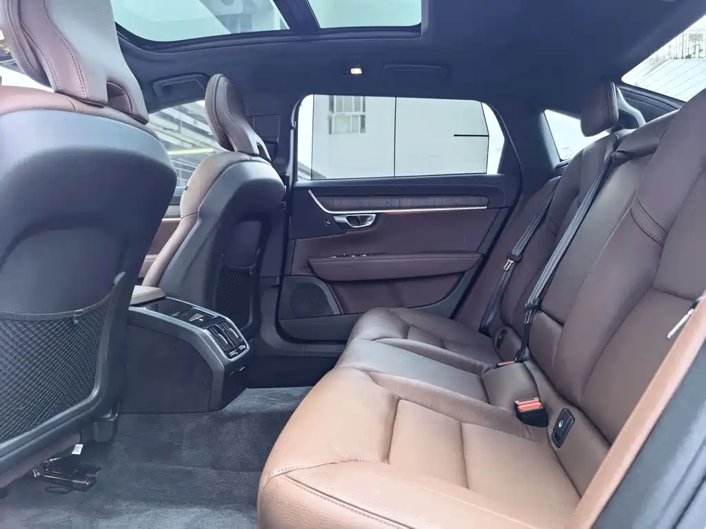 Volvo S90 — миниатюра 13