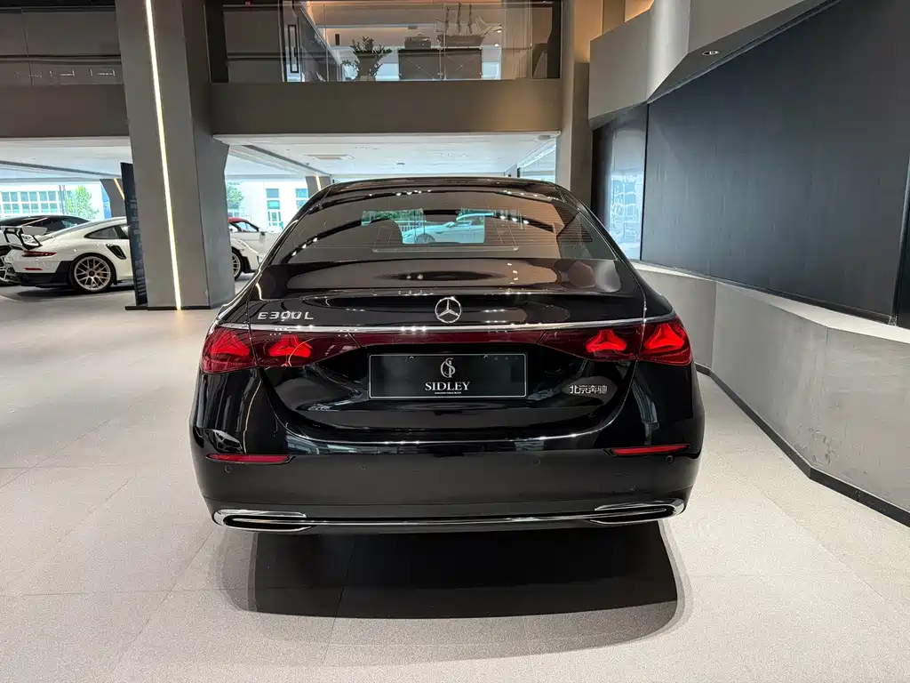 Mercedes-Benz E-Class — миниатюра 5
