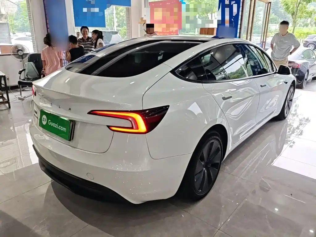 Tesla Model 3 — миниатюра 7