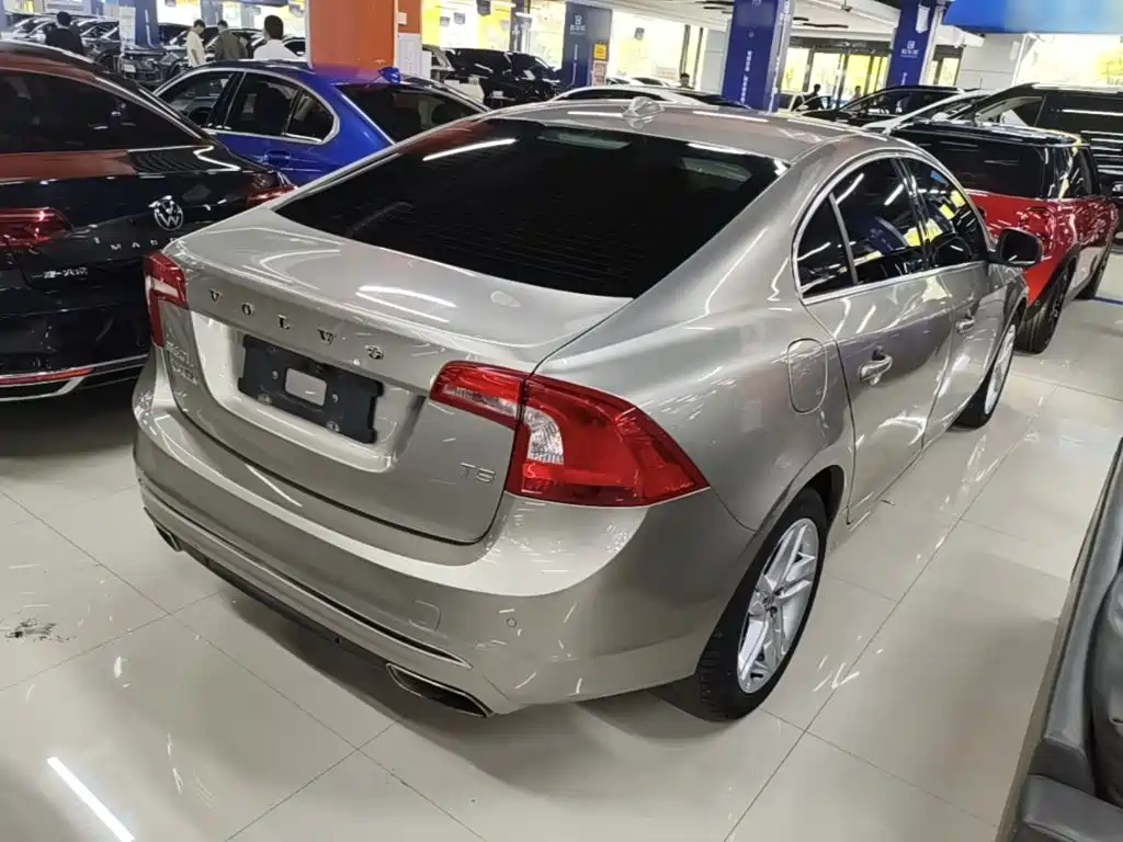 Volvo S60 — миниатюра 7