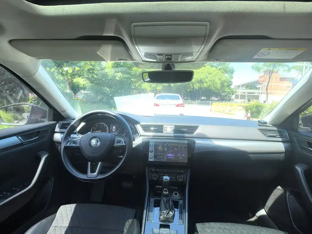 Skoda Superb — миниатюра 14