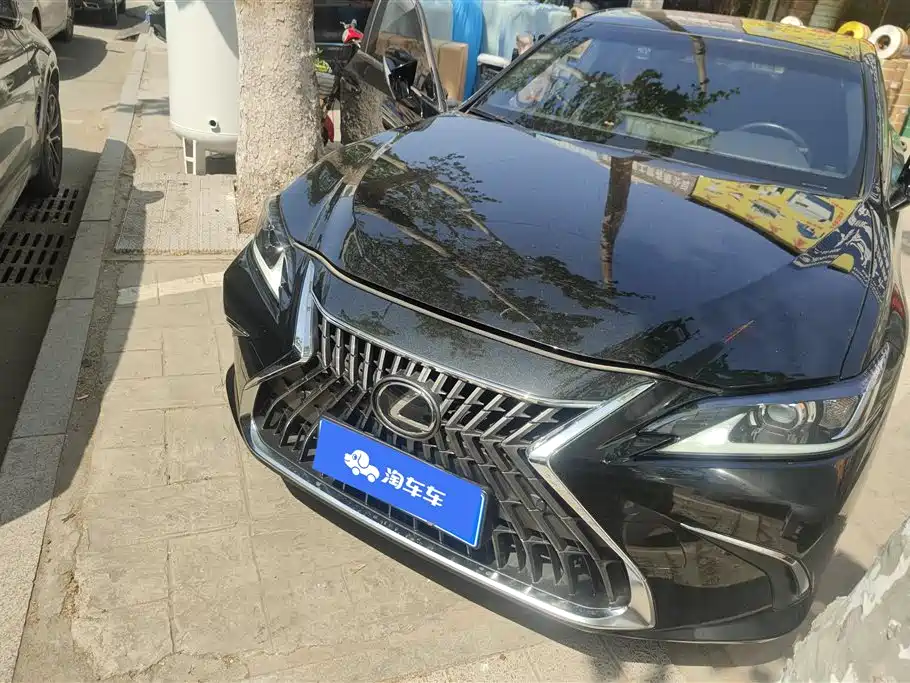 Lexus ES 2023