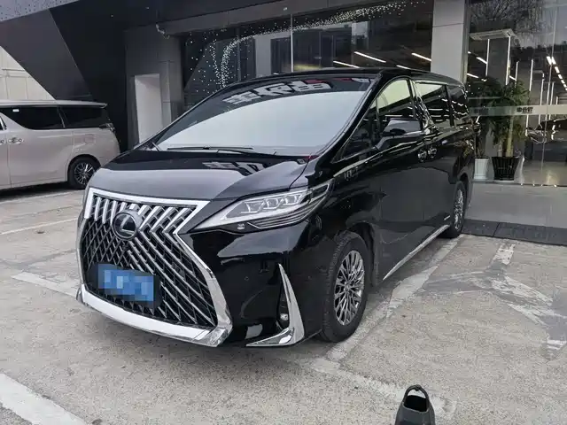 LEXUS LM 2021