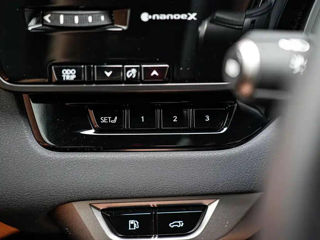 Lexus RX — миниатюра 24