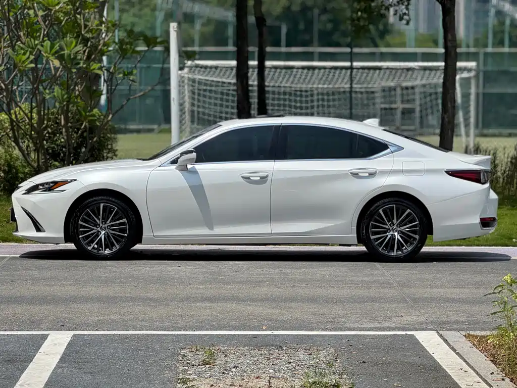 Lexus ES — миниатюра 3