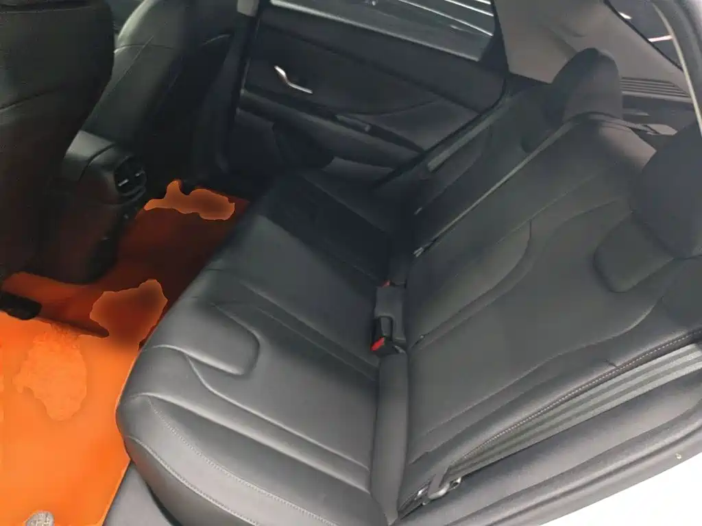 Hyundai Elantra — миниатюра 17