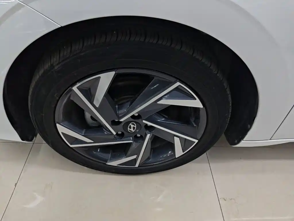 Hyundai Elantra — миниатюра 23