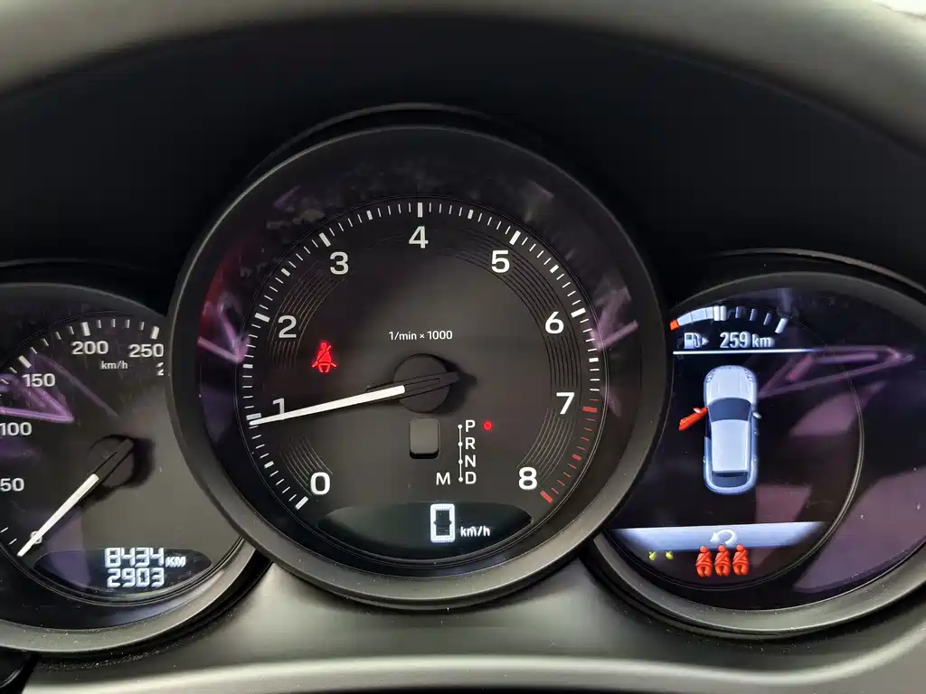 Porsche Macan — миниатюра 11