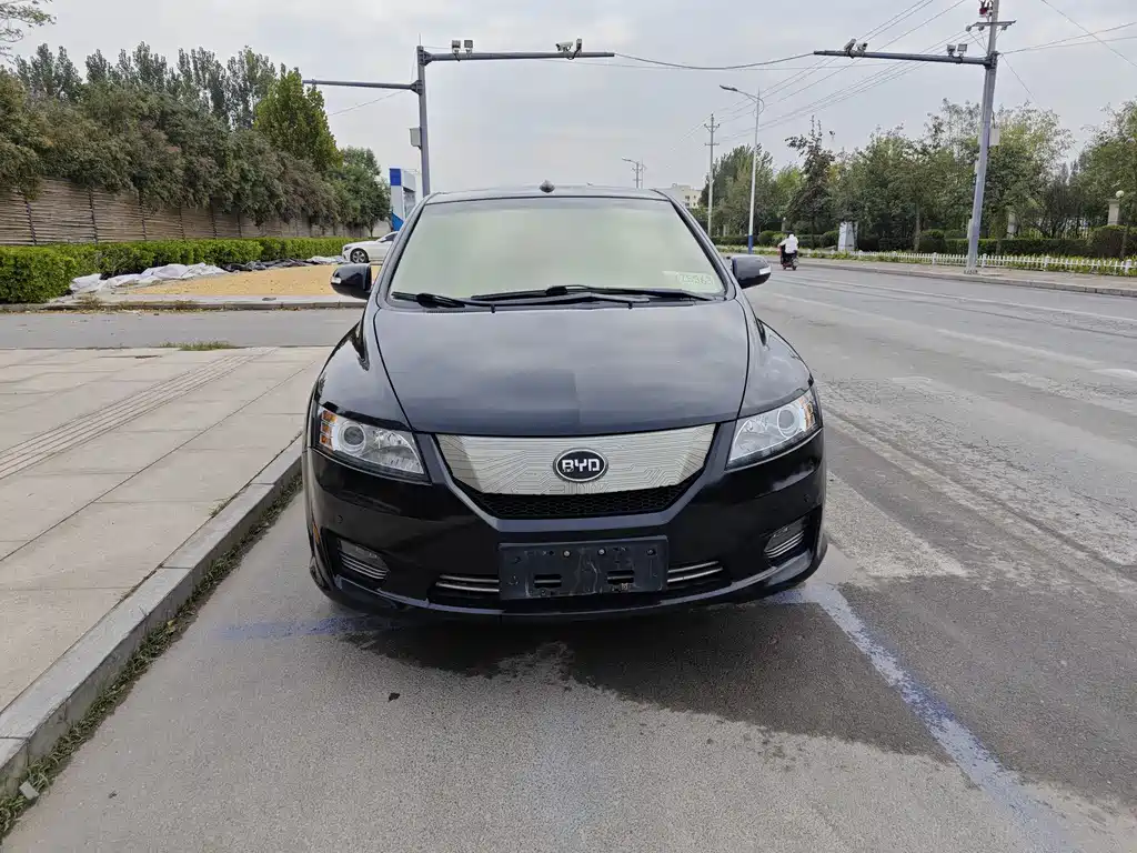 BYD E6