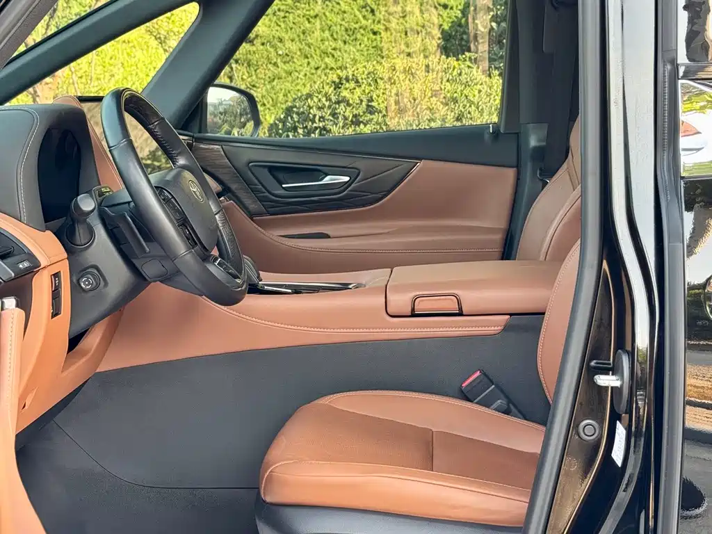 Toyota Alphard — миниатюра 4