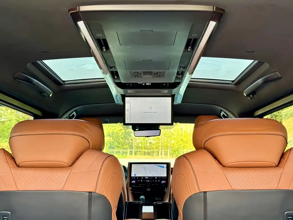 Toyota Alphard — миниатюра 7