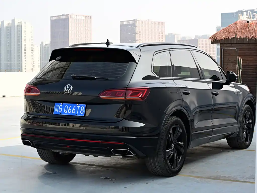 VOLKSWAGEN TOUAREG