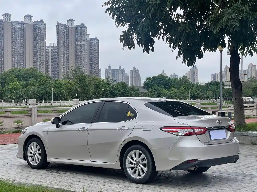 Toyota Camry 2021 2.0G Luxury