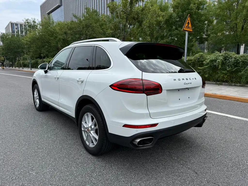 Porsche Cayenne — миниатюра 6