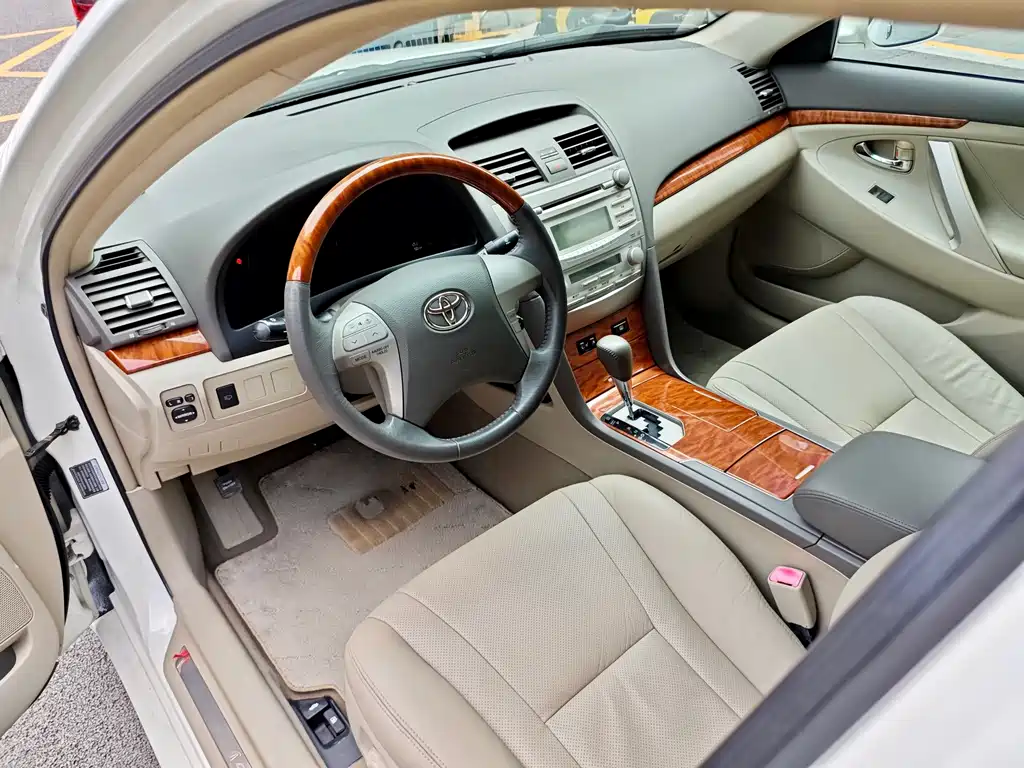 Toyota Camry — миниатюра 21