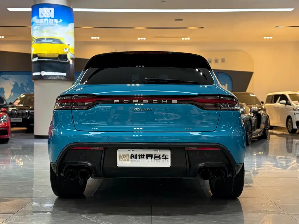 PORSCHE MACAN