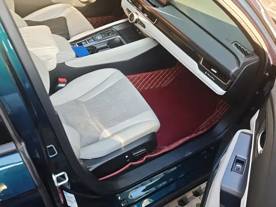 Honda Inspire PHEV — миниатюра 8