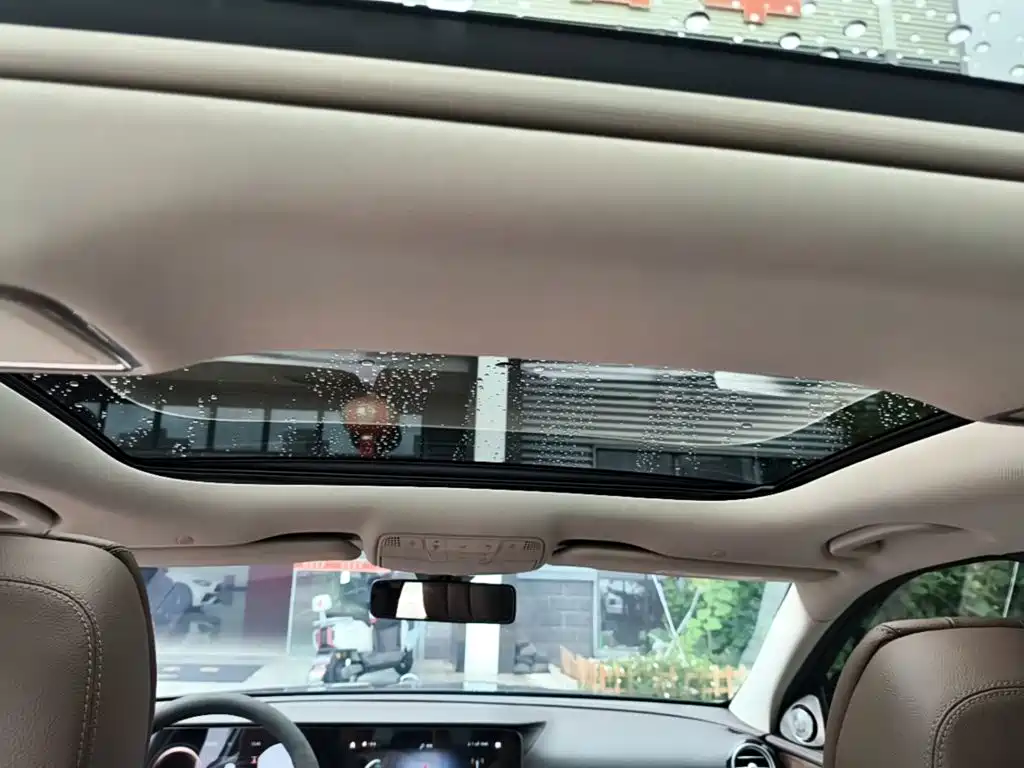 Mercedes-Benz E-Class — миниатюра 18