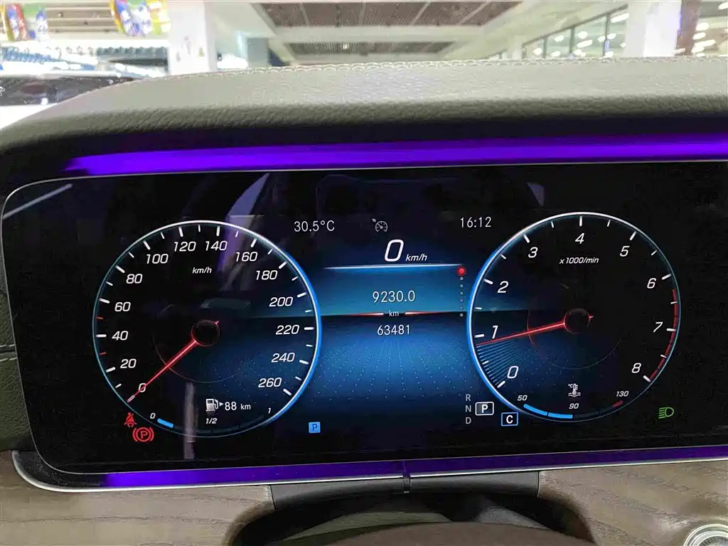 Mercedes-Benz E-Class — миниатюра 13