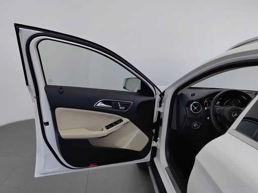 Mercedes-Benz GLA — миниатюра 8