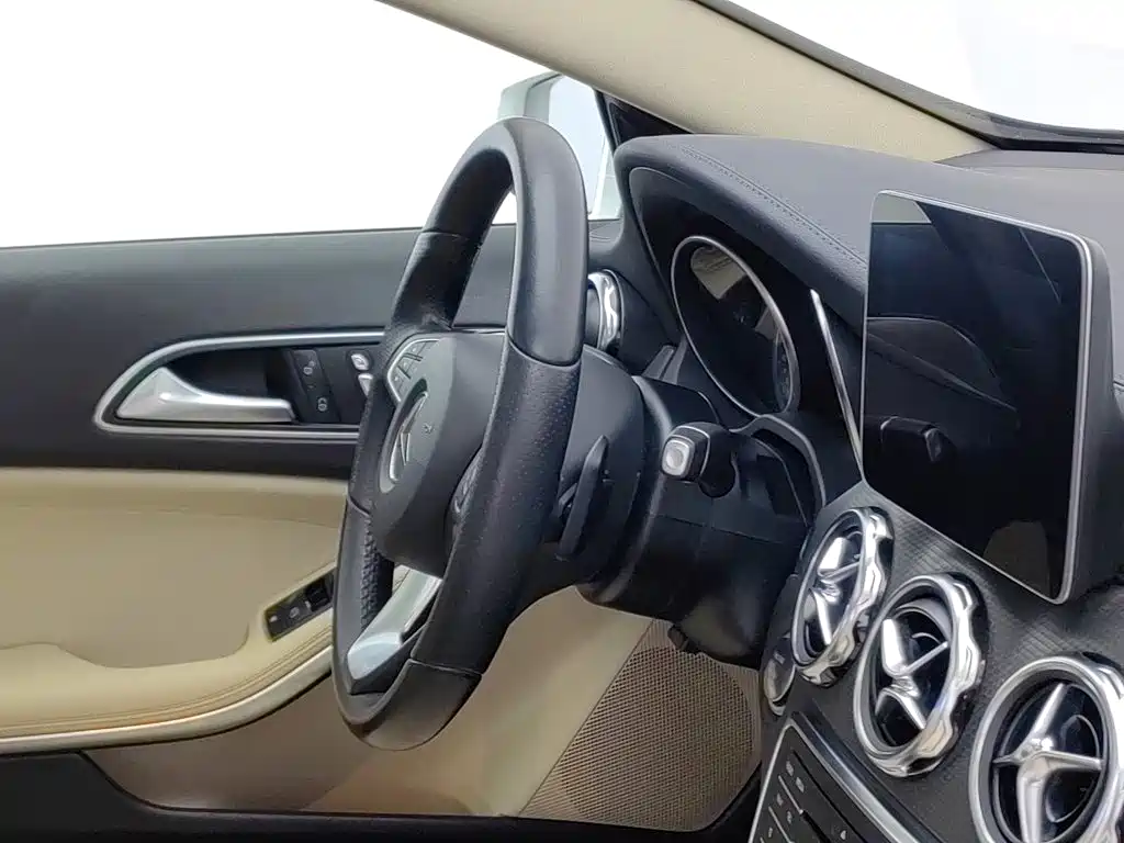 Mercedes-Benz GLA — миниатюра 22
