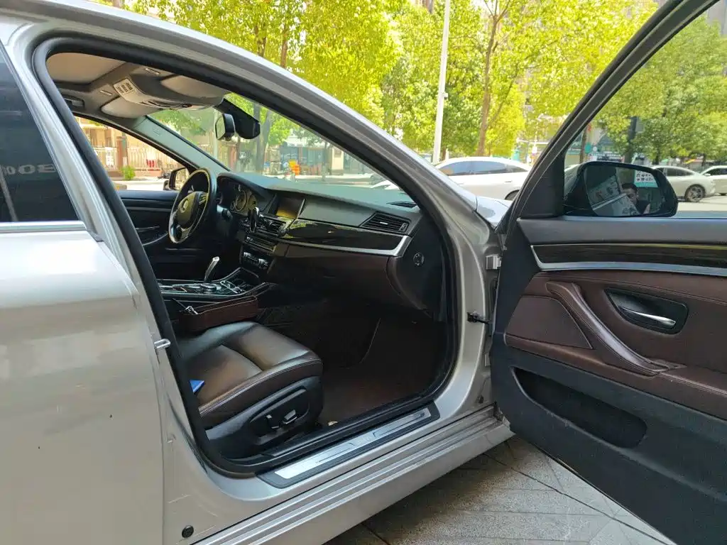 BMW 5 Series — миниатюра 19