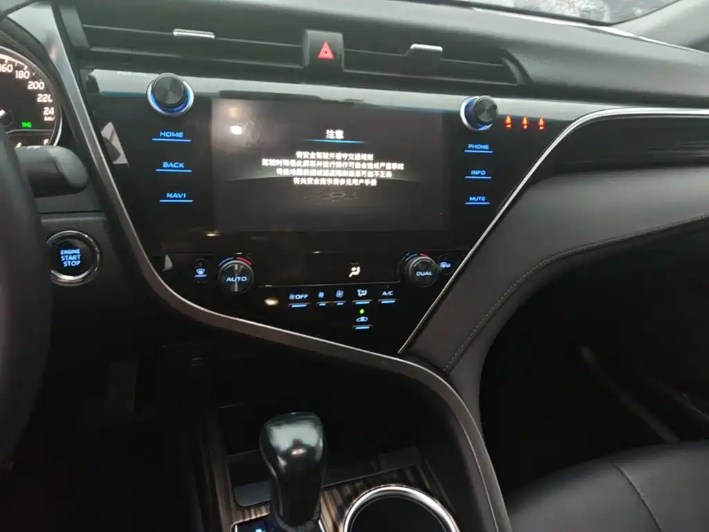 Toyota Camry — миниатюра 13