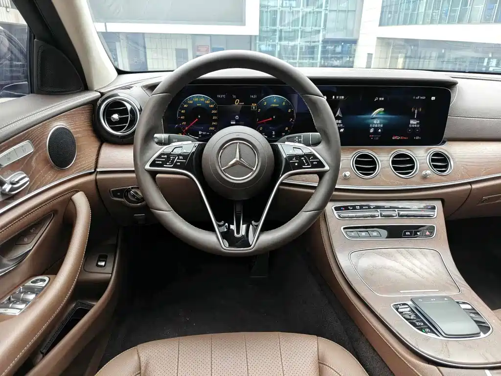 Mercedes-Benz E-Class — миниатюра 6