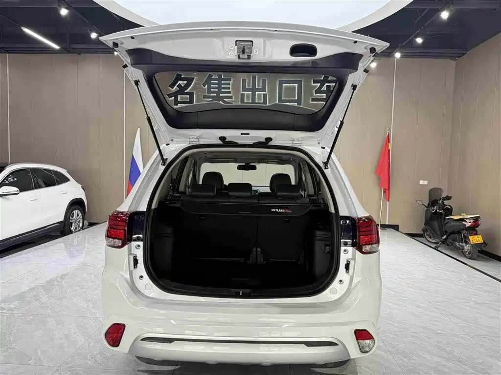 MITSUBISHI OUTLANDER